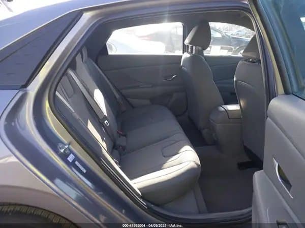 Hyundai Elantra 2024