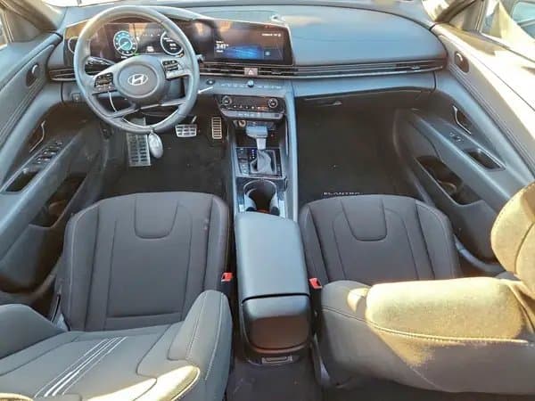 Hyundai Elantra 2025