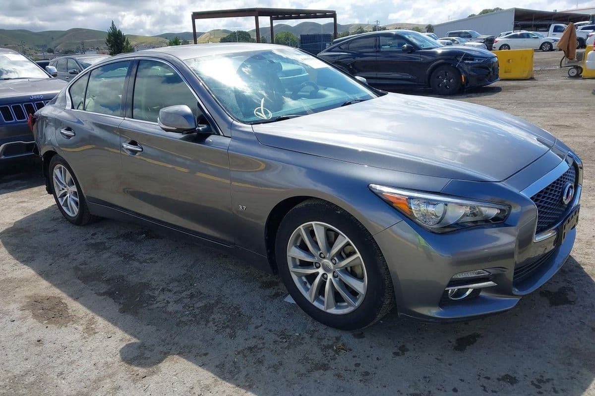 Infiniti Q50 2014