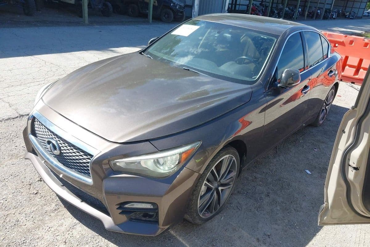 Infiniti Q50 Hybrid 2014