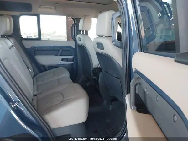 Land Rover Defender 2021
