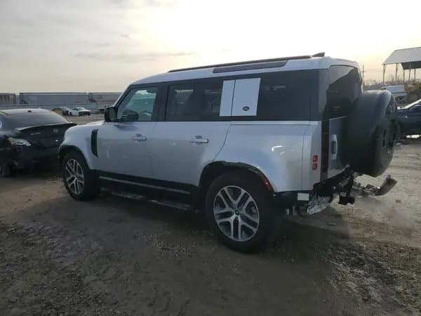Land Rover Defender 2023