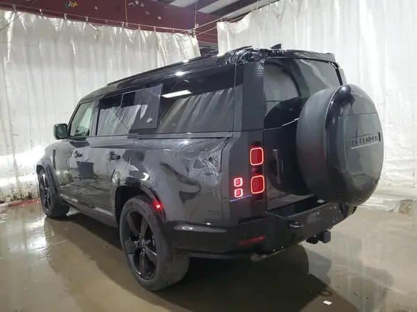 Land Rover Defender 2024