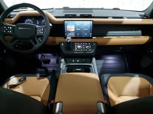 Land Rover Defender 2024