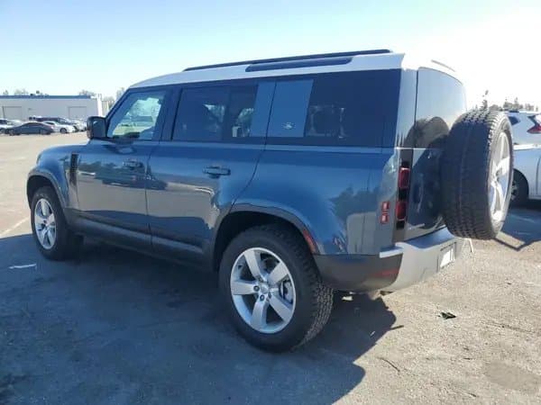 Land Rover Defender 2024
