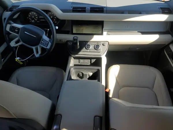 Land Rover Defender 2024