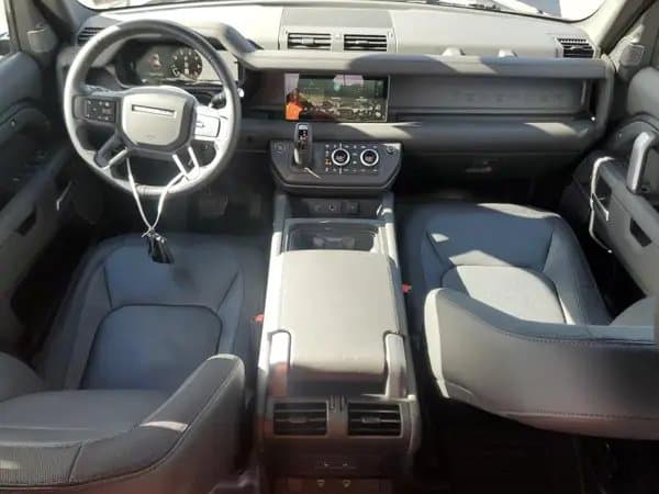 Land Rover Defender 2024