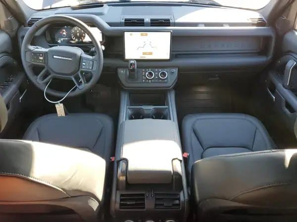 Land Rover Defender 2025