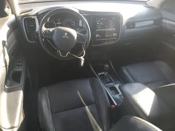 Mitsubishi Outlander 2020