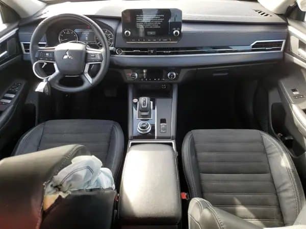 Mitsubishi Outlander 2023