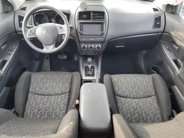 Mitsubishi Outlander 2023