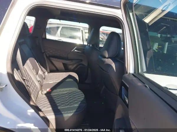 Mitsubishi Outlander 2023