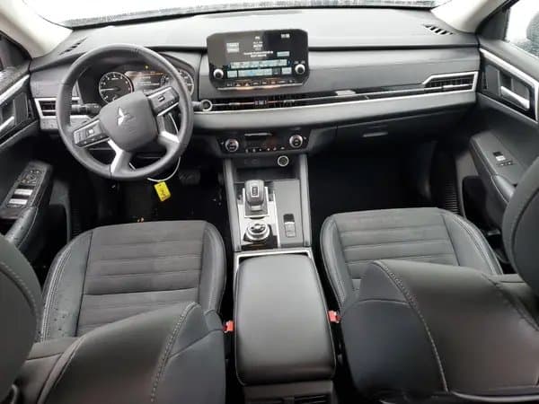 Mitsubishi Outlander 2023