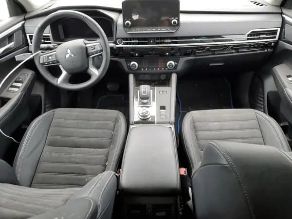 Mitsubishi Outlander 2023