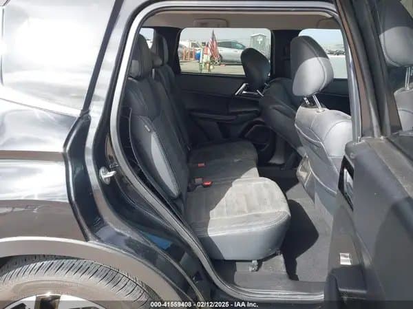 Mitsubishi Outlander 2023