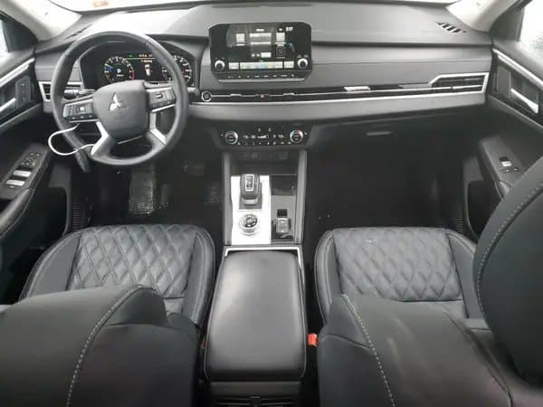 Mitsubishi Outlander 2024