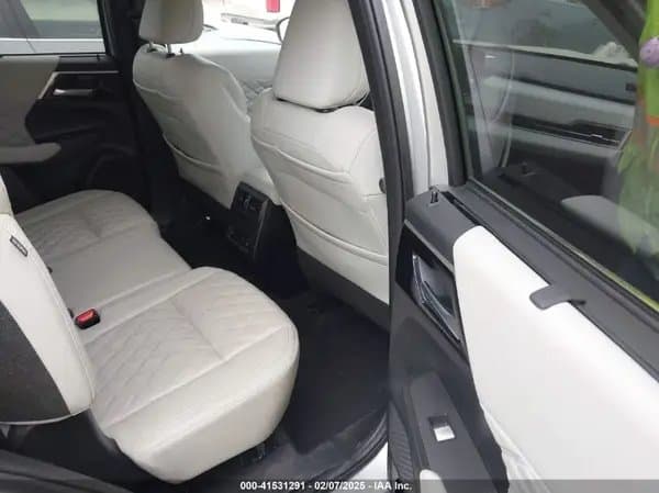 Mitsubishi Outlander 2024