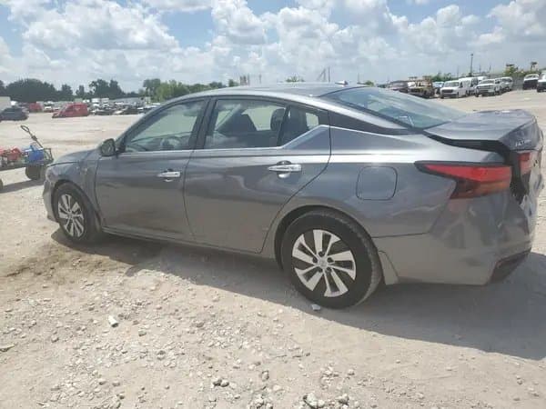 Nissan Altima 2020