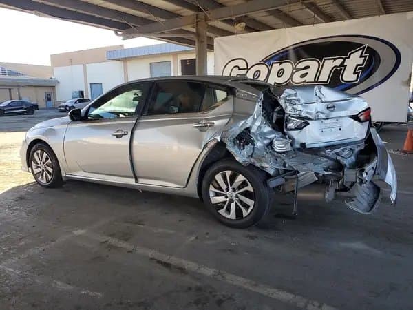 Nissan Altima 2020