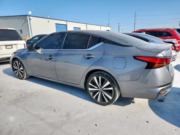 Nissan Altima 2021