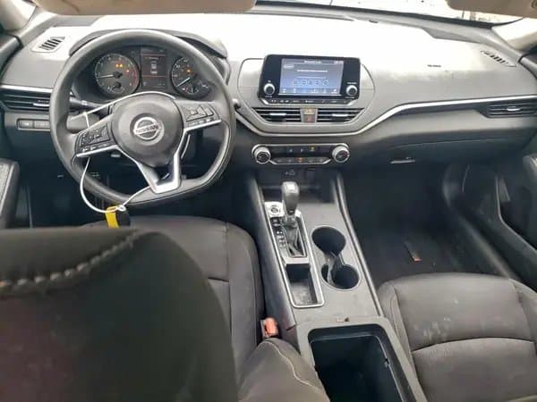 Nissan Altima 2021