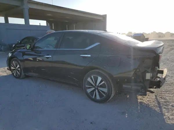 Nissan Altima 2021