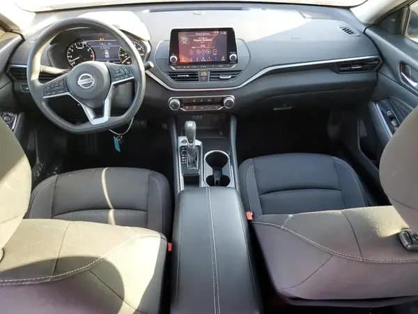 Nissan Altima 2021