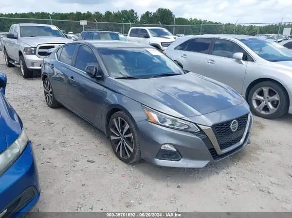 Nissan Altima 2021