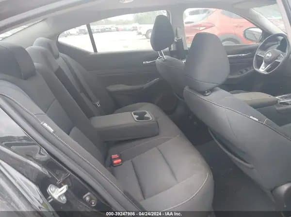 Nissan Altima 2021