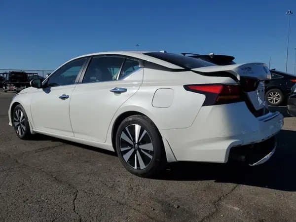 Nissan Altima 2021