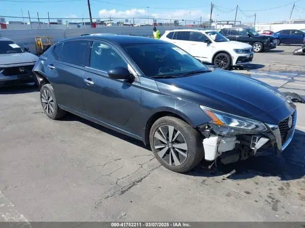Nissan Altima 2021