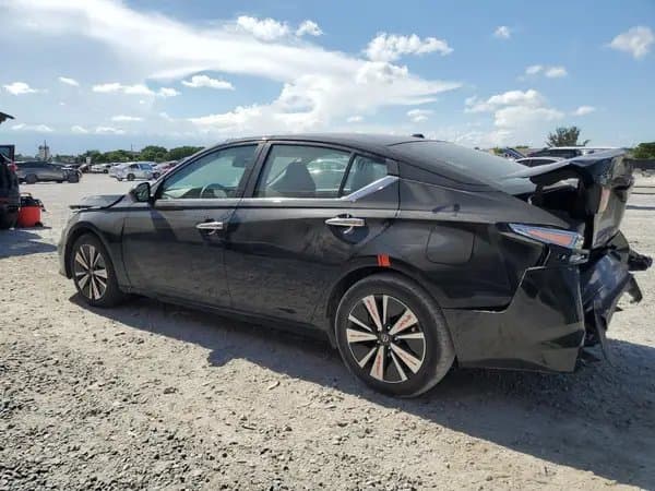 Nissan Altima 2021