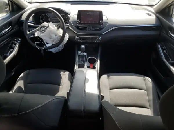 Nissan Altima 2021