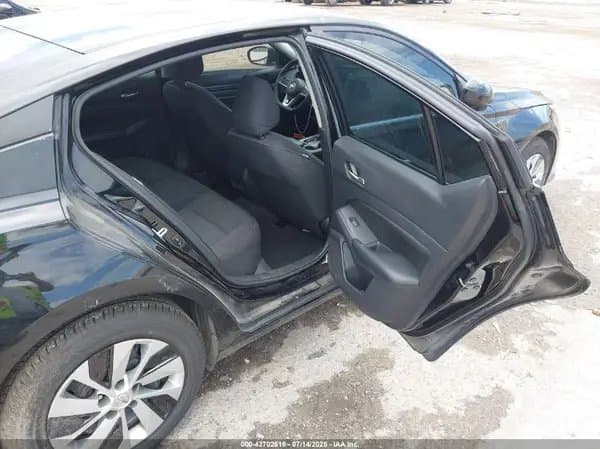 Nissan Altima 2021