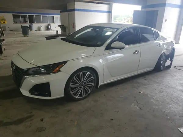 Nissan Altima 2023