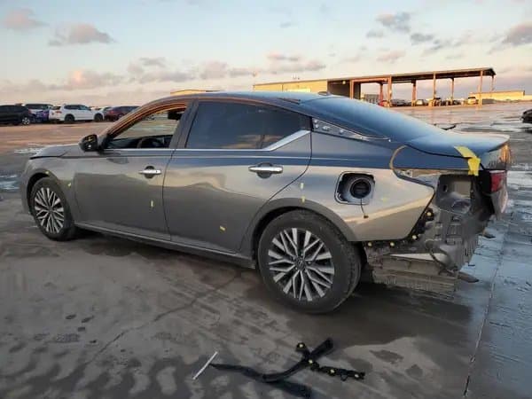 Nissan Altima 2023