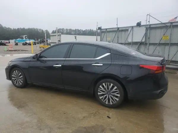 Nissan Altima 2023