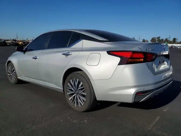 Nissan Altima 2023