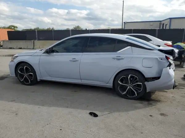 Nissan Altima 2023