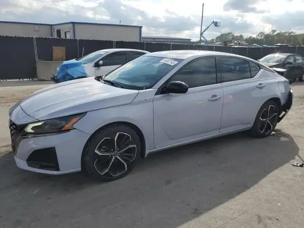 Nissan Altima 2023