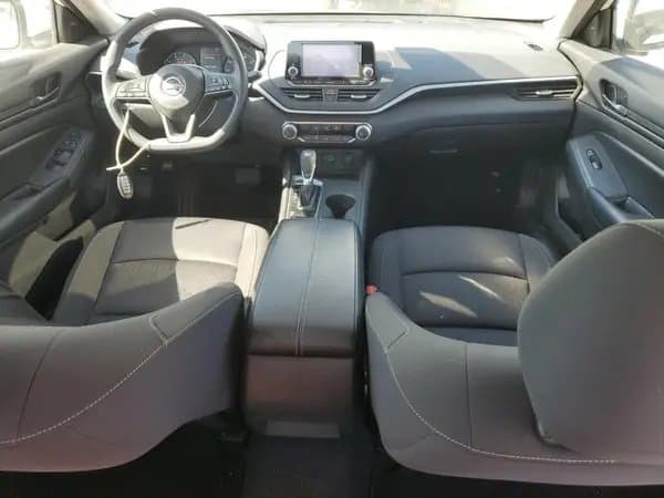 Nissan Altima 2023