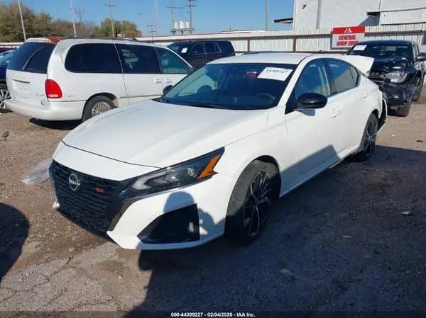 Nissan Altima 2025