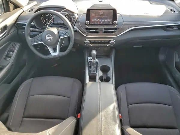 Nissan Altima 2025
