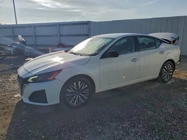 Nissan Altima 2025