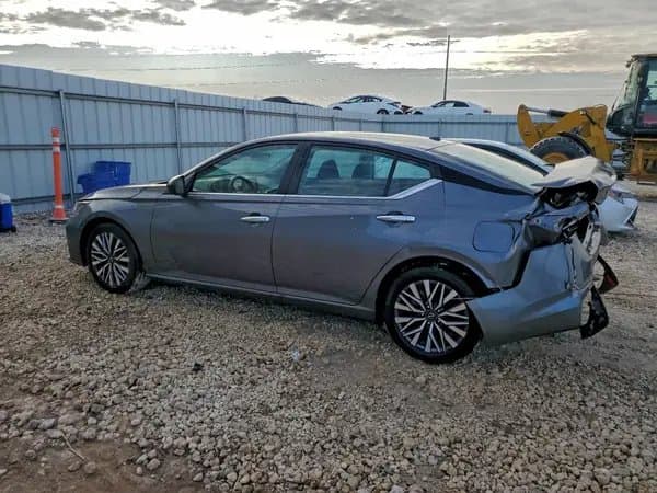 Nissan Altima 2025