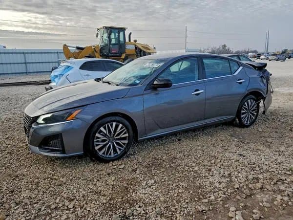 Nissan Altima 2025