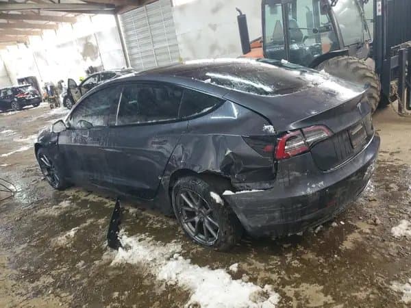 Tesla Model 3 2022