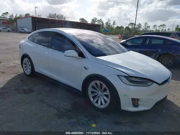 Tesla Model X 2021