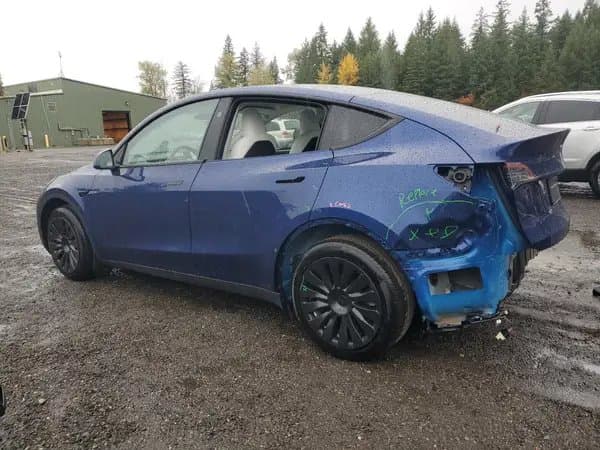 Tesla Model Y 2024