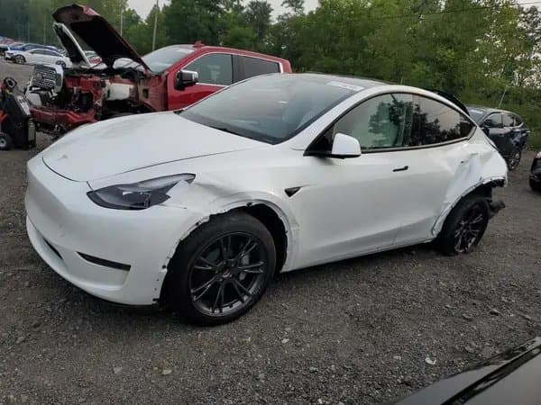 Tesla Model Y 2025